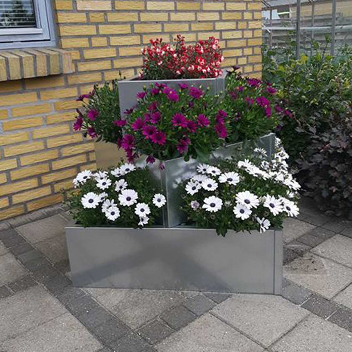 Blomsteropsats med bukket kant