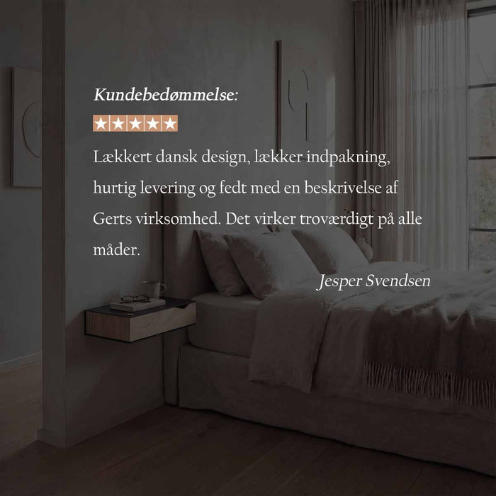 Sengeborde 2 stk. væghængt: BESIDE - hvid m. egetræsskuffe