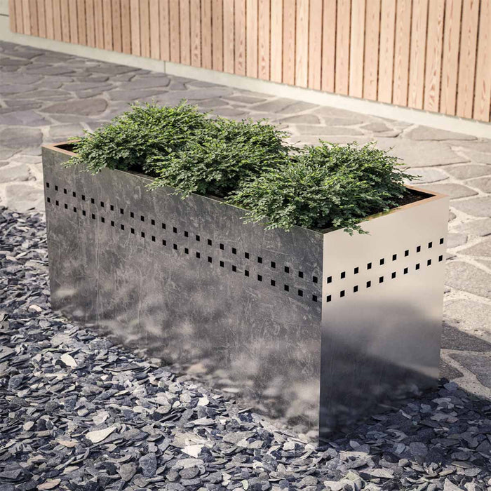 Plantekasse med bukket kant og mønsterudskæring
